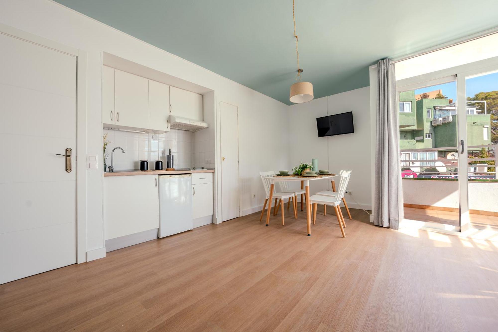 Nura Magaluf - Sea View Apartment